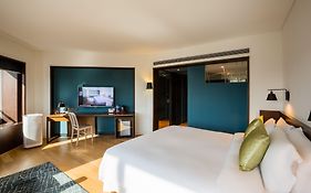 Beijing New World Centre Tongpai Hotel